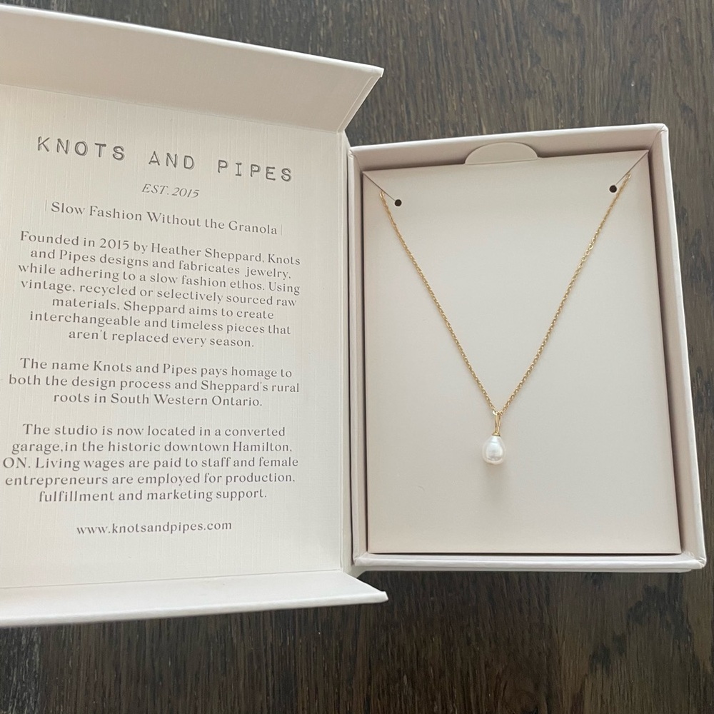 Knots and Pipes pearl necklace